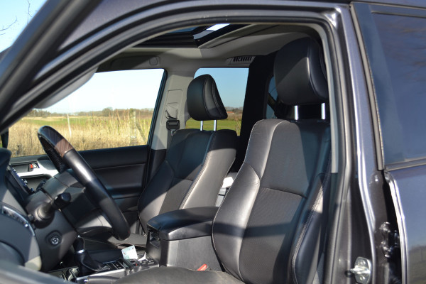 Toyota Land Cruiser 150 2.8 D-4D-F Executive Window Van