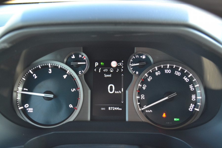 Toyota Land Cruiser 150 2.8 D-4D-F Executive Window Van