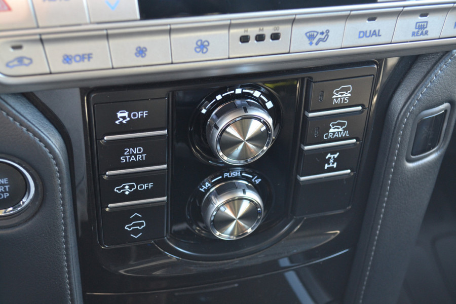 Toyota Land Cruiser 150 2.8 D-4D-F Executive Window Van