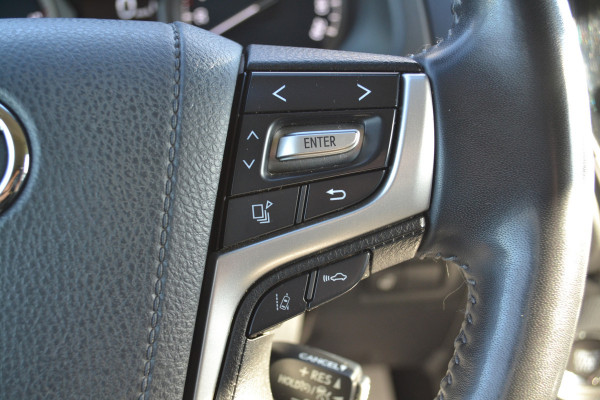 Toyota Land Cruiser 150 2.8 D-4D-F Executive Window Van