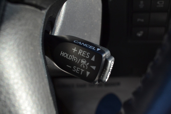 Toyota Land Cruiser 150 2.8 D-4D-F Executive Window Van