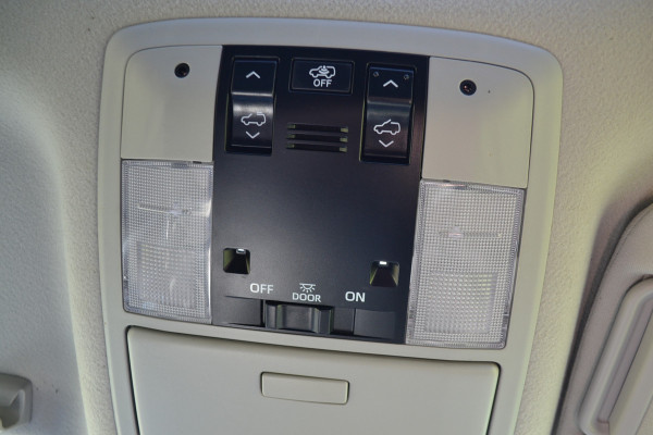 Toyota Land Cruiser 150 2.8 D-4D-F Executive Window Van