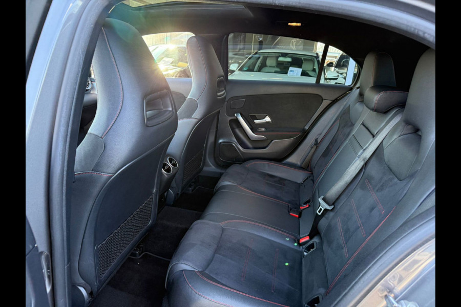 Mercedes-Benz A-Klasse 180 Business Solution AMG Pano,sfeerverlichting