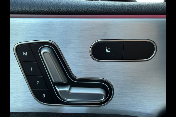 Mercedes-Benz A-Klasse 180 Business Solution AMG Pano,sfeerverlichting