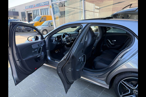 Mercedes-Benz A-Klasse 180 Business Solution AMG Pano,sfeerverlichting