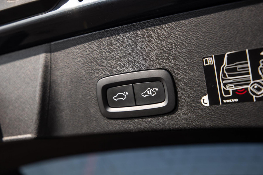 Volvo XC40 1.5 T4 Recharge Inscription CARPLAY / CRUISE CONTROLE / DEALER ONDERHOUDEN / CAMERA