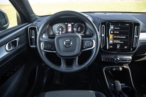 Volvo XC40 1.5 T4 Recharge Inscription CARPLAY / CRUISE CONTROLE / DEALER ONDERHOUDEN / CAMERA