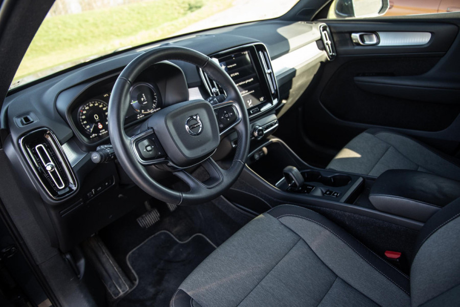 Volvo XC40 1.5 T4 Recharge Inscription CARPLAY / CRUISE CONTROLE / DEALER ONDERHOUDEN / CAMERA