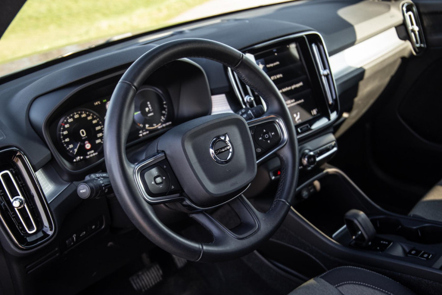 Volvo XC40 1.5 T4 Recharge Inscription CARPLAY / CRUISE CONTROLE / DEALER ONDERHOUDEN / CAMERA