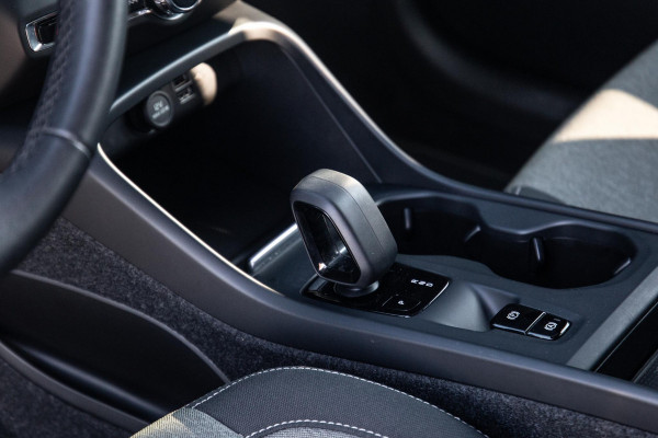 Volvo XC40 1.5 T4 Recharge Inscription CARPLAY / CRUISE CONTROLE / DEALER ONDERHOUDEN / CAMERA
