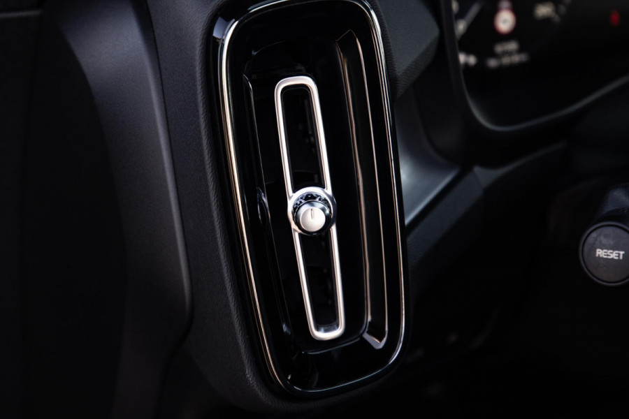 Volvo XC40 1.5 T4 Recharge Inscription CARPLAY / CRUISE CONTROLE / DEALER ONDERHOUDEN / CAMERA