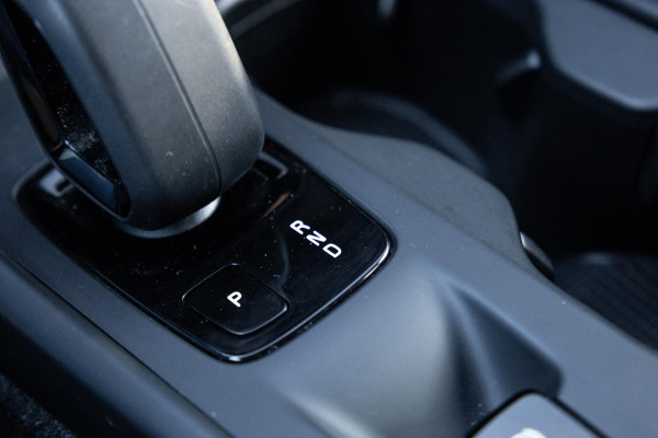 Volvo XC40 1.5 T4 Recharge Inscription CARPLAY / CRUISE CONTROLE / DEALER ONDERHOUDEN / CAMERA