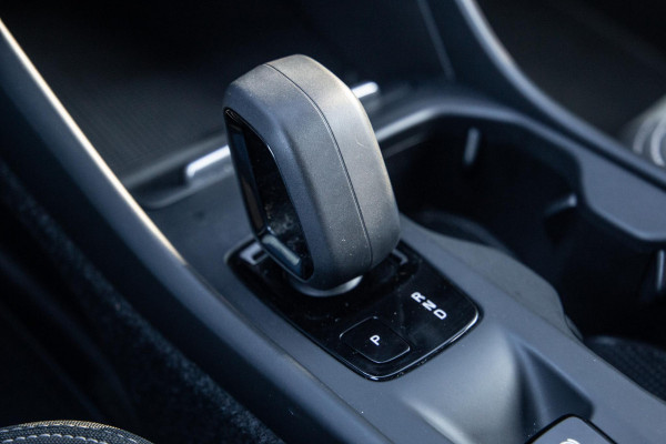 Volvo XC40 1.5 T4 Recharge Inscription CARPLAY / CRUISE CONTROLE / DEALER ONDERHOUDEN / CAMERA