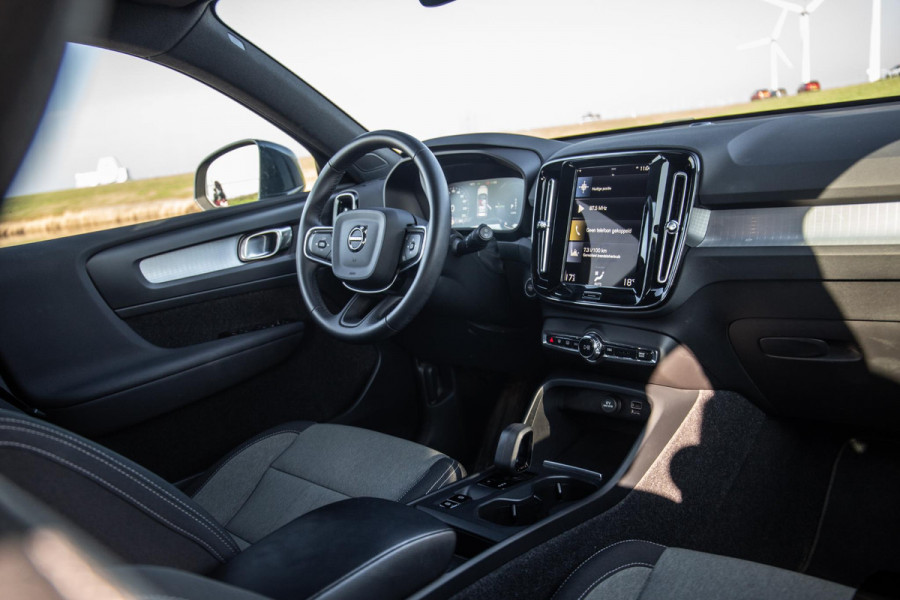 Volvo XC40 1.5 T4 Recharge Inscription CARPLAY / CRUISE CONTROLE / DEALER ONDERHOUDEN / CAMERA