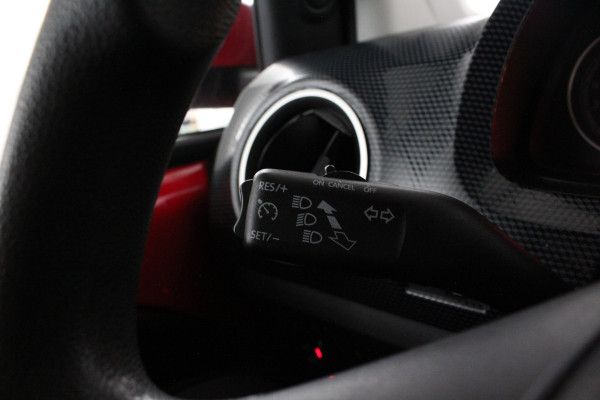 Volkswagen up! 1.0 BMT move > Zwart dak/Cruise control/15 inch velgen...