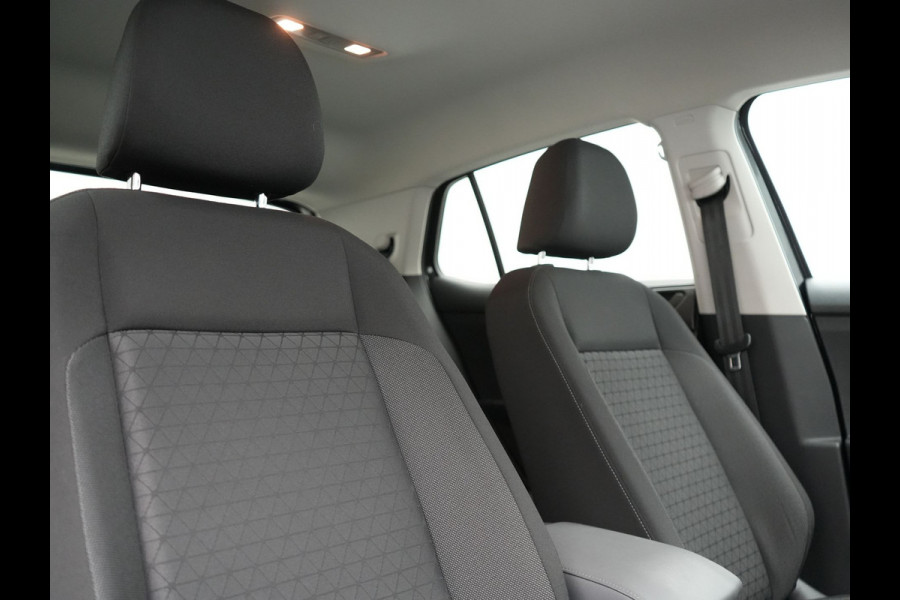 Volkswagen T-Cross 1.0 TSI R-Line 116pk DSG | Adaptive Cruise | Apple Carplay | Voorstoelen Verwarmd | Blis | Virtual Cockpit | Navigatie | DAB |