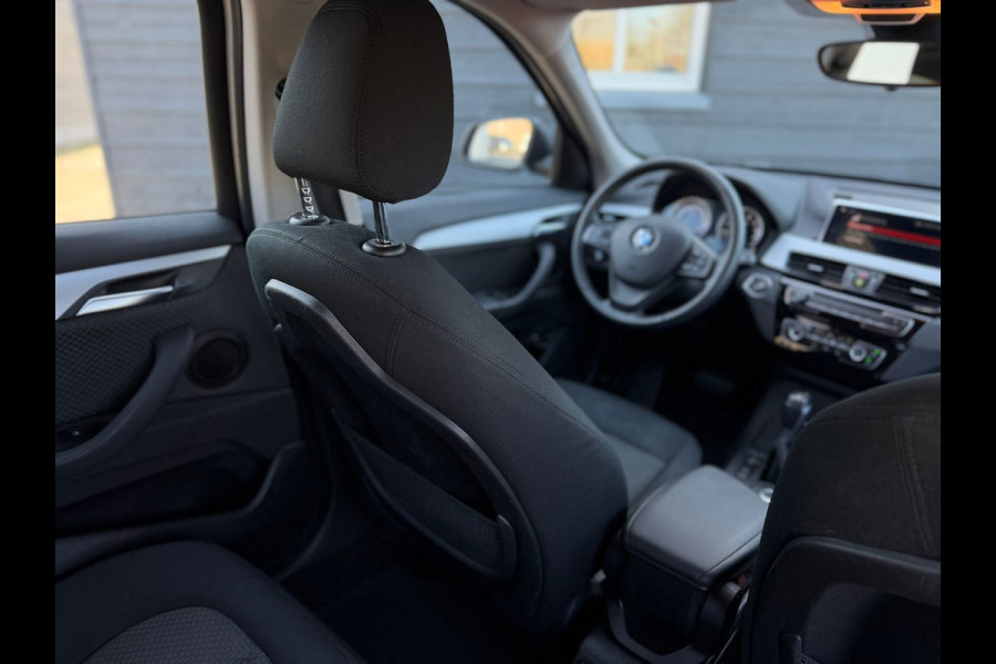 BMW X1 XDrive25e AUTOMAAT Executive, electrisch bedienbare achterklep,dab,stoelverwarming, led verlichting