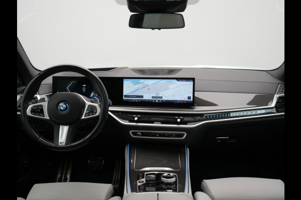BMW X5 xDrive50e M Sport PHEV 490pk Dealer O.H. | Panodak | Luchtvering | Adaptive Cruise | Head Up | 360 Camera | Harman / Kardon | Lederen Sportstoelen Memory & Verwarmd | Sfeerverlichting | Apple Carplay | Keyless | Blis | 20"L.M | Plug