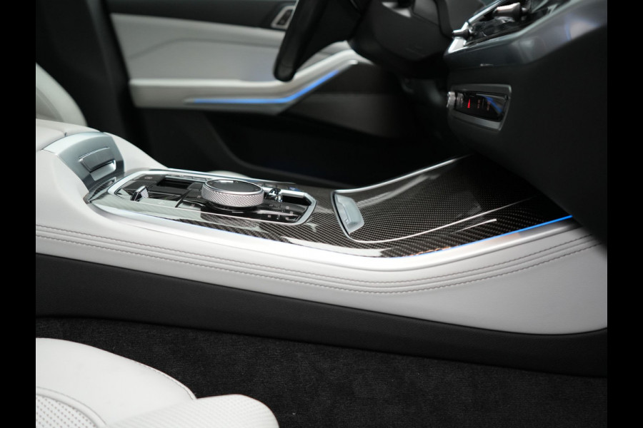 BMW X5 xDrive50e M Sport PHEV 490pk Dealer O.H. | Panodak | Luchtvering | Adaptive Cruise | Head Up | 360 Camera | Harman / Kardon | Lederen Sportstoelen Memory & Verwarmd | Sfeerverlichting | Apple Carplay | Keyless | Blis | 20"L.M | Plug
