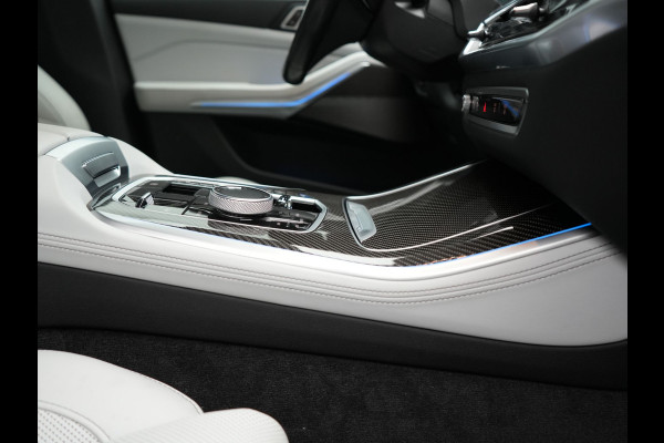 BMW X5 xDrive50e M Sport PHEV 490pk Dealer O.H. | Panodak | Luchtvering | Adaptive Cruise | Head Up | 360 Camera | Harman / Kardon | Lederen Sportstoelen Memory & Verwarmd | Sfeerverlichting | Apple Carplay | Keyless | Blis | 20"L.M | Plug
