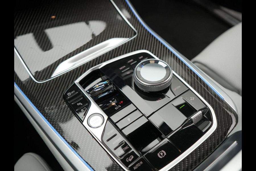 BMW X5 xDrive50e M Sport PHEV 490pk Dealer O.H. | Panodak | Luchtvering | Adaptive Cruise | Head Up | 360 Camera | Harman / Kardon | Lederen Sportstoelen Memory & Verwarmd | Sfeerverlichting | Apple Carplay | Keyless | Blis | 20"L.M | Plug