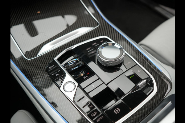 BMW X5 xDrive50e M Sport PHEV 490pk Dealer O.H. | Panodak | Luchtvering | Adaptive Cruise | Head Up | 360 Camera | Harman / Kardon | Lederen Sportstoelen Memory & Verwarmd | Sfeerverlichting | Apple Carplay | Keyless | Blis | 20"L.M | Plug