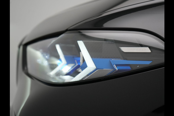 BMW X5 xDrive50e M Sport PHEV 490pk Dealer O.H. | Panodak | Luchtvering | Adaptive Cruise | Head Up | 360 Camera | Harman / Kardon | Lederen Sportstoelen Memory & Verwarmd | Sfeerverlichting | Apple Carplay | Keyless | Blis | 20"L.M | Plug