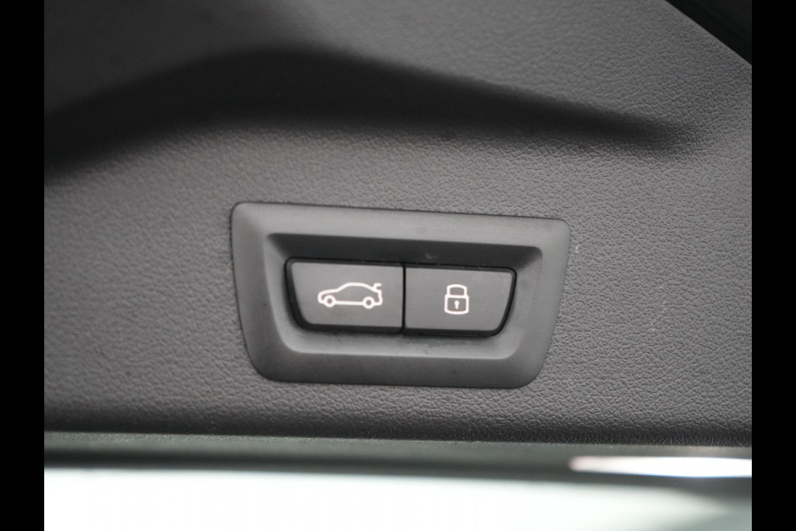 BMW X5 xDrive50e M Sport PHEV 490pk Dealer O.H. | Panodak | Luchtvering | Adaptive Cruise | Head Up | 360 Camera | Harman / Kardon | Lederen Sportstoelen Memory & Verwarmd | Sfeerverlichting | Apple Carplay | Keyless | Blis | 20"L.M | Plug