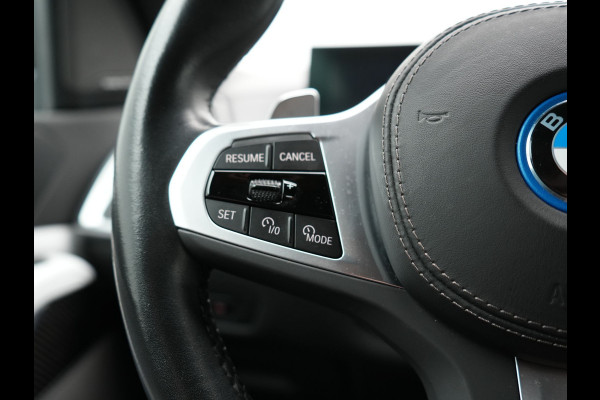 BMW X5 xDrive50e M Sport PHEV 490pk Dealer O.H. | Panodak | Luchtvering | Adaptive Cruise | Head Up | 360 Camera | Harman / Kardon | Lederen Sportstoelen Memory & Verwarmd | Sfeerverlichting | Apple Carplay | Keyless | Blis | 20"L.M | Plug