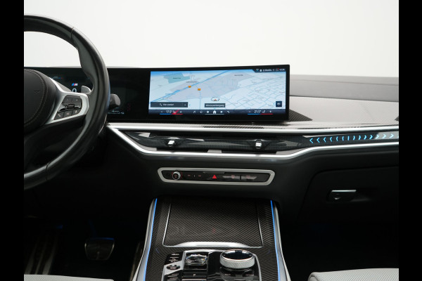 BMW X5 xDrive50e M Sport PHEV 490pk Dealer O.H. | Panodak | Luchtvering | Adaptive Cruise | Head Up | 360 Camera | Harman / Kardon | Lederen Sportstoelen Memory & Verwarmd | Sfeerverlichting | Apple Carplay | Keyless | Blis | 20"L.M | Plug