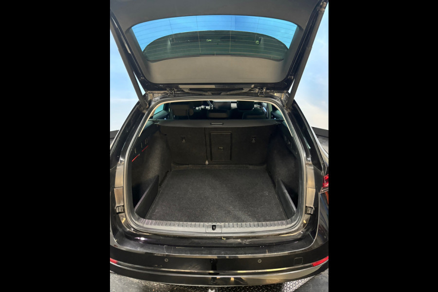 Škoda Octavia Combi 1.0 e-TSI Business Edition Plus Automaat | Navi | Clima | Cruise | HUD | Trekhaak