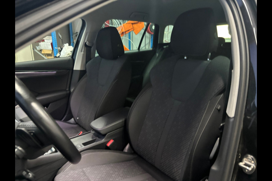 Škoda Octavia Combi 1.0 e-TSI Business Edition Plus Automaat | Navi | Clima | Cruise | HUD | Trekhaak