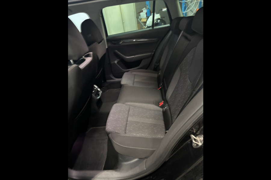 Škoda Octavia Combi 1.0 e-TSI Business Edition Plus Automaat | Navi | Clima | Cruise | HUD | Trekhaak
