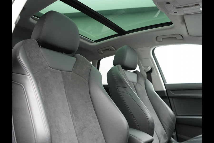 Audi Q3 45 TFSI e PHEV 245pk Dealer O.H. | Trekhaak Af Fabriek | Panodak | Camera | Alcantara Sportstoelen Verwarmd | Apple Carplay | Keyless | Blis | LED Koplampen | Virtual | Navigatie | DAB | Plug In Hybrid |