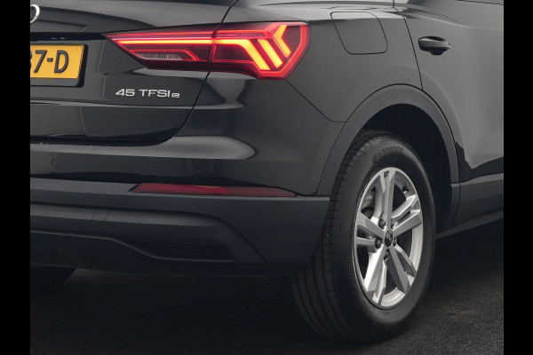 Audi Q3 45 TFSI e PHEV 245pk Dealer O.H. | Trekhaak Af Fabriek | Panodak | Camera | Alcantara Sportstoelen Verwarmd | Apple Carplay | Keyless | Blis | LED Koplampen | Virtual | Navigatie | DAB | Plug In Hybrid |