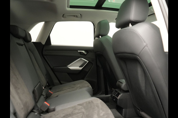 Audi Q3 45 TFSI e PHEV 245pk Dealer O.H. | Trekhaak Af Fabriek | Panodak | Camera | Alcantara Sportstoelen Verwarmd | Apple Carplay | Keyless | Blis | LED Koplampen | Virtual | Navigatie | DAB | Plug In Hybrid |