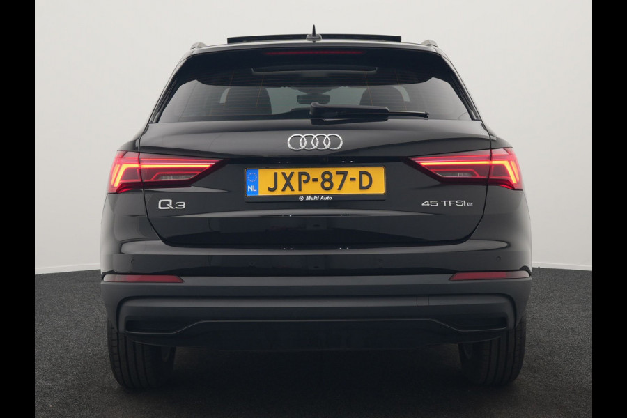 Audi Q3 45 TFSI e PHEV 245pk Dealer O.H. | Trekhaak Af Fabriek | Panodak | Camera | Alcantara Sportstoelen Verwarmd | Apple Carplay | Keyless | Blis | LED Koplampen | Virtual | Navigatie | DAB | Plug In Hybrid |