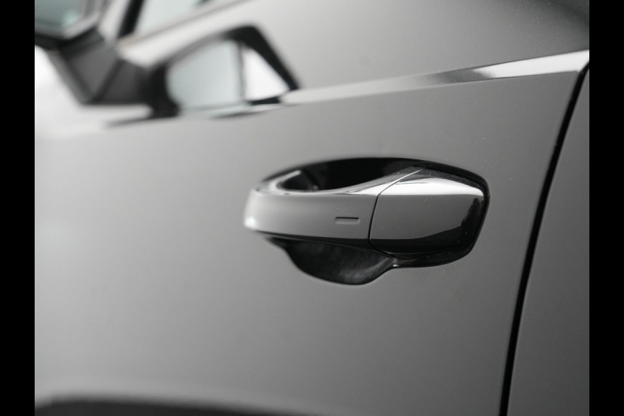 Audi Q3 45 TFSI e PHEV 245pk Dealer O.H. | Trekhaak Af Fabriek | Panodak | Camera | Alcantara Sportstoelen Verwarmd | Apple Carplay | Keyless | Blis | LED Koplampen | Virtual | Navigatie | DAB | Plug In Hybrid |