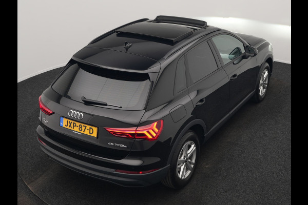 Audi Q3 45 TFSI e PHEV 245pk Dealer O.H. | Trekhaak Af Fabriek | Panodak | Camera | Alcantara Sportstoelen Verwarmd | Apple Carplay | Keyless | Blis | LED Koplampen | Virtual | Navigatie | DAB | Plug In Hybrid |