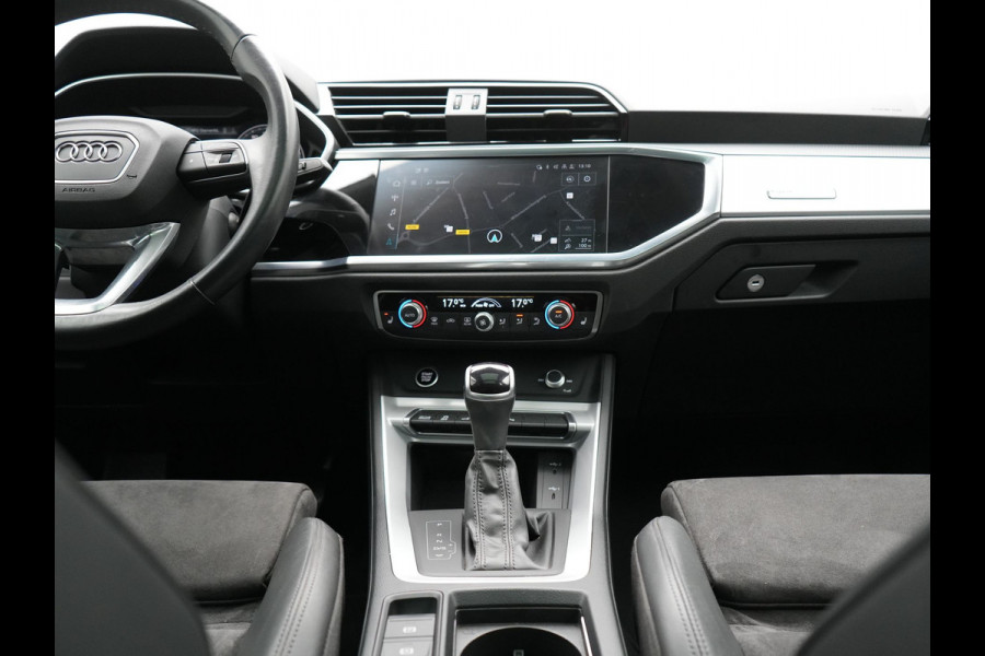 Audi Q3 45 TFSI e PHEV 245pk Dealer O.H. | Trekhaak Af Fabriek | Panodak | Camera | Alcantara Sportstoelen Verwarmd | Apple Carplay | Keyless | Blis | LED Koplampen | Virtual | Navigatie | DAB | Plug In Hybrid |