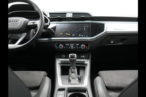 Audi Q3 45 TFSI e PHEV 245pk Dealer O.H. | Trekhaak Af Fabriek | Panodak | Camera | Alcantara Sportstoelen Verwarmd | Apple Carplay | Keyless | Blis | LED Koplampen | Virtual | Navigatie | DAB | Plug In Hybrid |