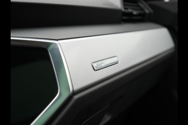 Audi Q3 45 TFSI e PHEV 245pk Dealer O.H. | Trekhaak Af Fabriek | Panodak | Camera | Alcantara Sportstoelen Verwarmd | Apple Carplay | Keyless | Blis | LED Koplampen | Virtual | Navigatie | DAB | Plug In Hybrid |