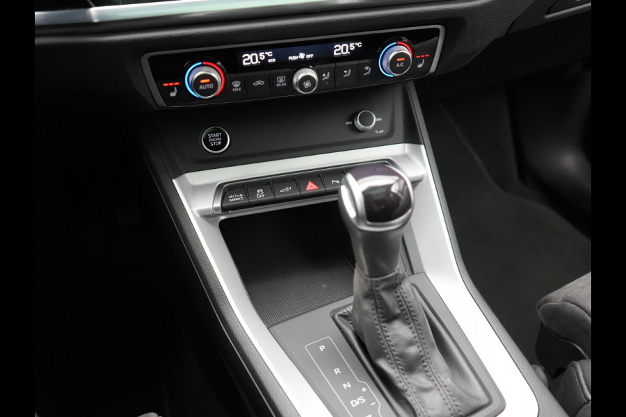 Audi Q3 45 TFSI e PHEV 245pk Dealer O.H. | Trekhaak Af Fabriek | Panodak | Camera | Alcantara Sportstoelen Verwarmd | Apple Carplay | Keyless | Blis | LED Koplampen | Virtual | Navigatie | DAB | Plug In Hybrid |