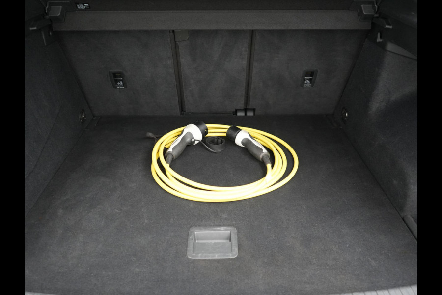 Audi Q3 45 TFSI e PHEV 245pk Dealer O.H. | Trekhaak Af Fabriek | Panodak | Camera | Alcantara Sportstoelen Verwarmd | Apple Carplay | Keyless | Blis | LED Koplampen | Virtual | Navigatie | DAB | Plug In Hybrid |