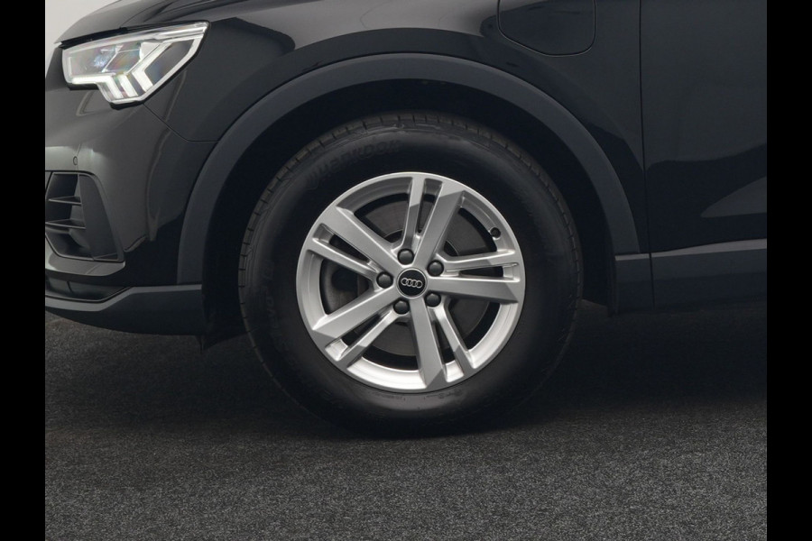 Audi Q3 45 TFSI e PHEV 245pk Dealer O.H. | Trekhaak Af Fabriek | Panodak | Camera | Alcantara Sportstoelen Verwarmd | Apple Carplay | Keyless | Blis | LED Koplampen | Virtual | Navigatie | DAB | Plug In Hybrid |