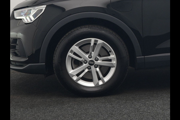 Audi Q3 45 TFSI e PHEV 245pk Dealer O.H. | Trekhaak Af Fabriek | Panodak | Camera | Alcantara Sportstoelen Verwarmd | Apple Carplay | Keyless | Blis | LED Koplampen | Virtual | Navigatie | DAB | Plug In Hybrid |