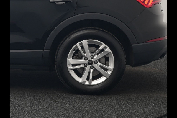 Audi Q3 45 TFSI e PHEV 245pk Dealer O.H. | Trekhaak Af Fabriek | Panodak | Camera | Alcantara Sportstoelen Verwarmd | Apple Carplay | Keyless | Blis | LED Koplampen | Virtual | Navigatie | DAB | Plug In Hybrid |