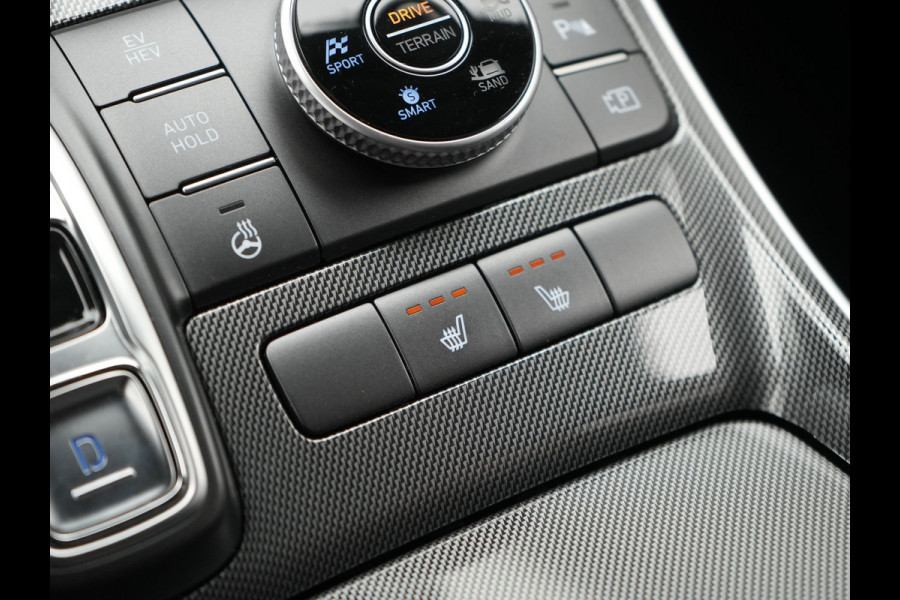 Hyundai Santa Fe 1.6 T-GDI Comfort Smart Sky Plug In Hybrid 266pk Dealer O.H. PHEV | Trekhaak Afn. | Panodak | Adaptive Cruise | Camera | Krell Audio | Lederen Sportstoelen Verwarmd | Apple Carplay | Keyless | Blis | Stuur Verwarmd | Navigatie | DAB |