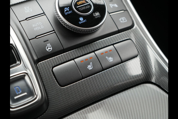 Hyundai Santa Fe 1.6 T-GDI Comfort Smart Sky Plug In Hybrid 266pk Dealer O.H. PHEV | Trekhaak Afn. | Panodak | Adaptive Cruise | Camera | Krell Audio | Lederen Sportstoelen Verwarmd | Apple Carplay | Keyless | Blis | Stuur Verwarmd | Navigatie | DAB |