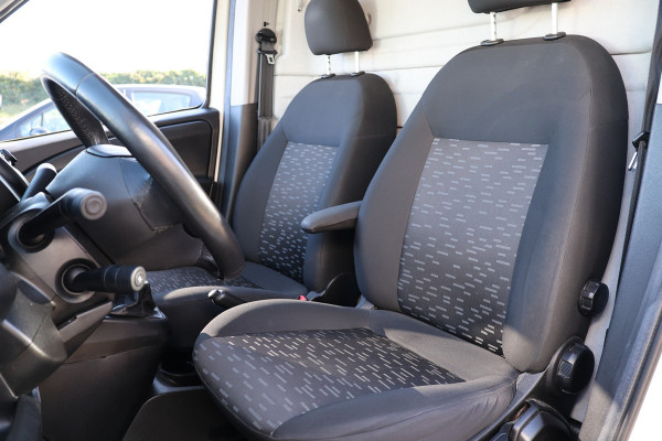 Opel Combo 1.3 CDTi L2H1 Sport | Stoelverwarming | Cruise control | Alarm Klasse 3 | Airco | Elek ramen | Trekhaak | Betimmering | Nieuwe APK | NAP Logisch
